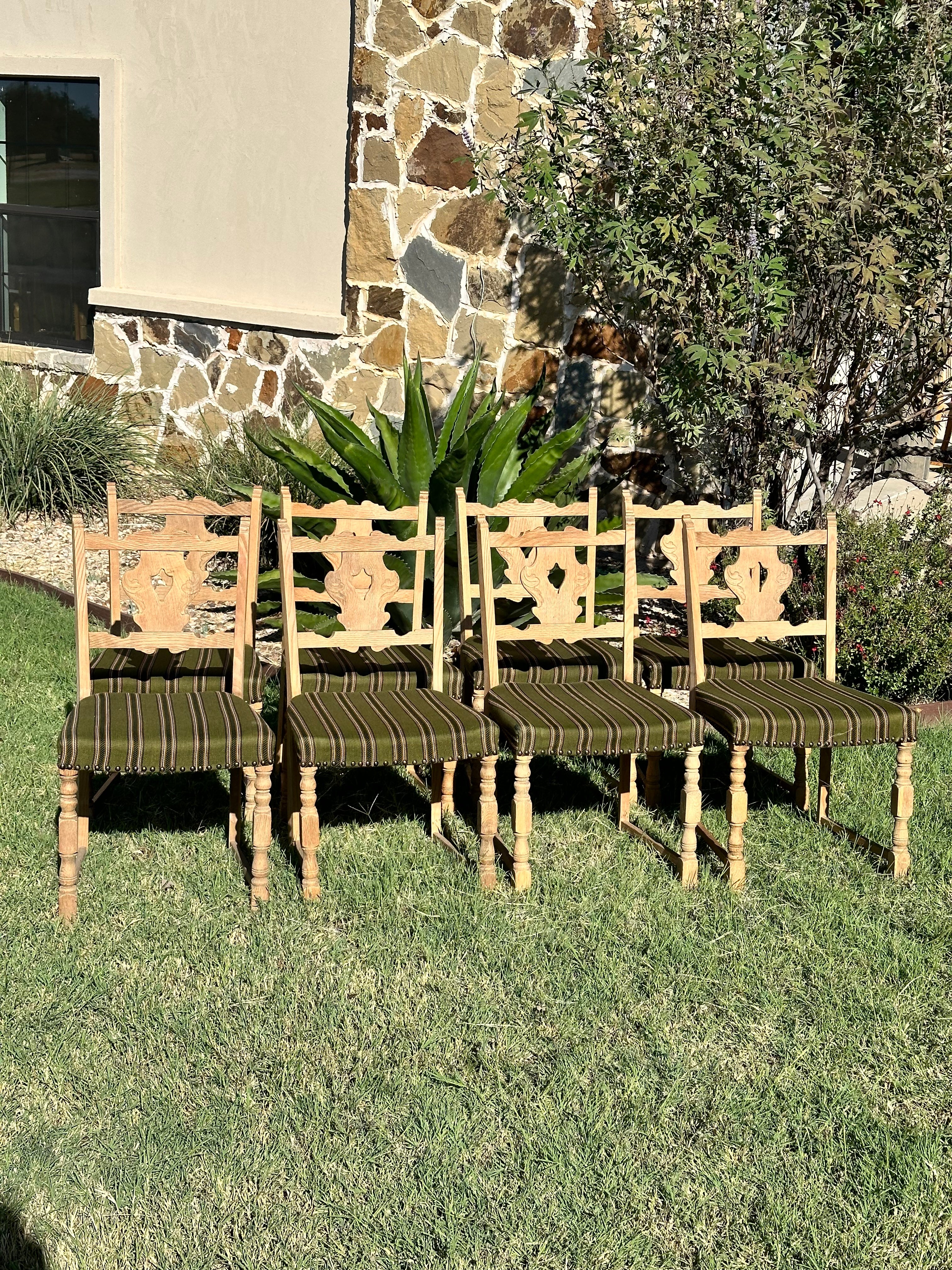 The Keyhole Oak Chair