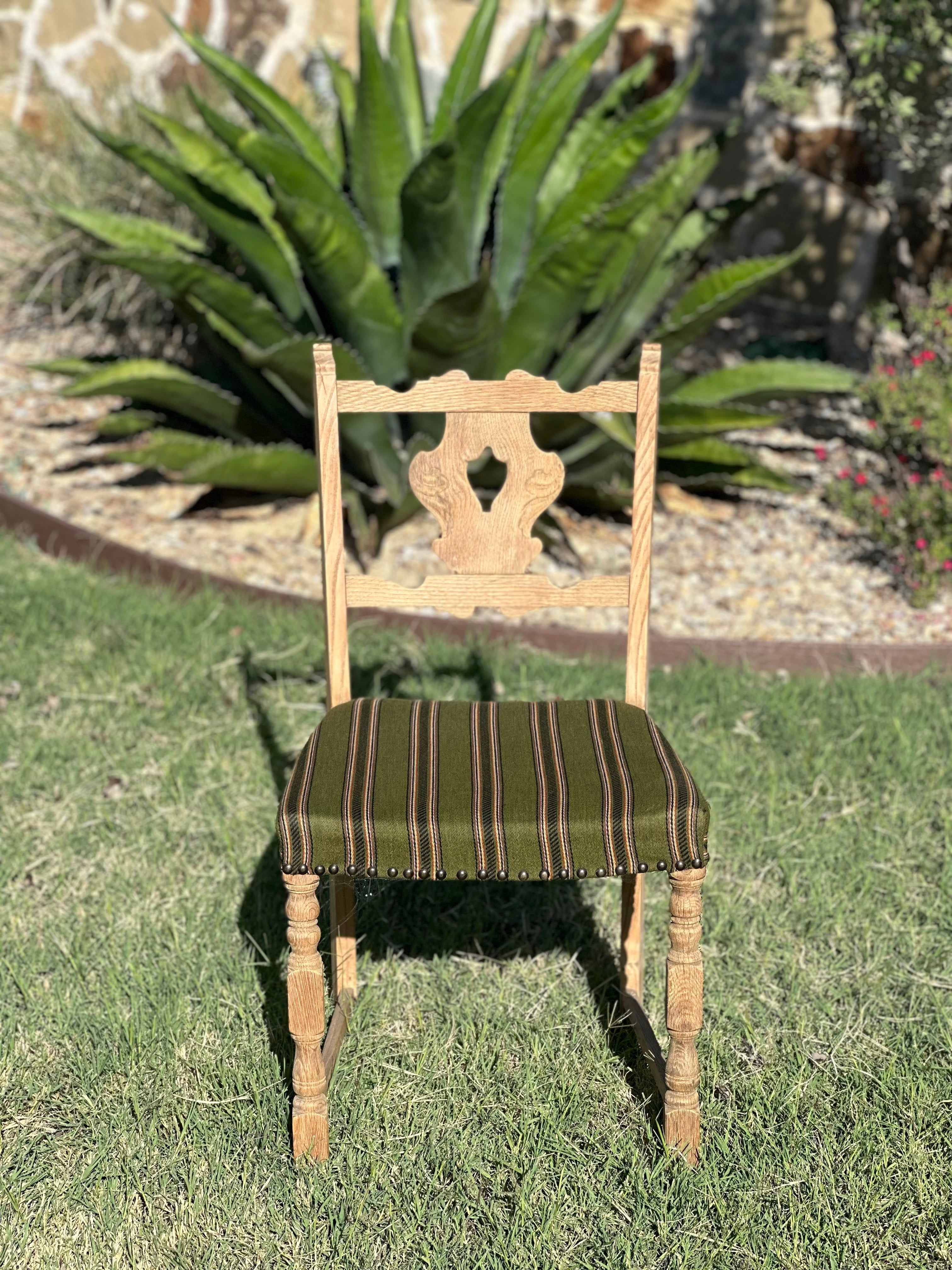 The Keyhole Oak Chair