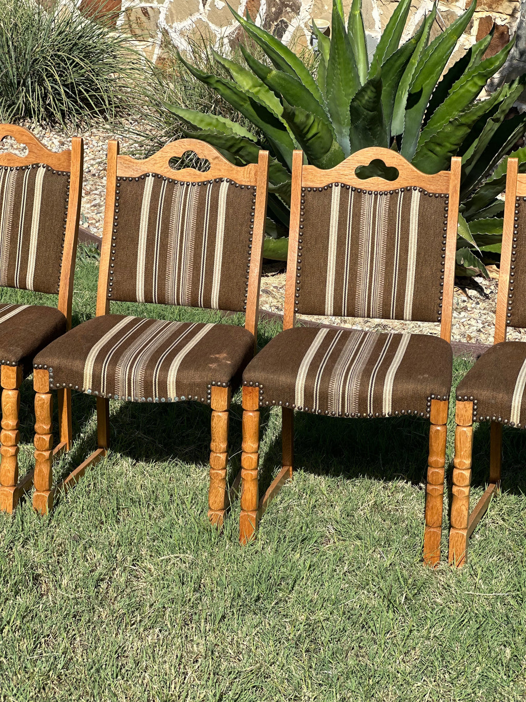 The Rustic Clover Chair