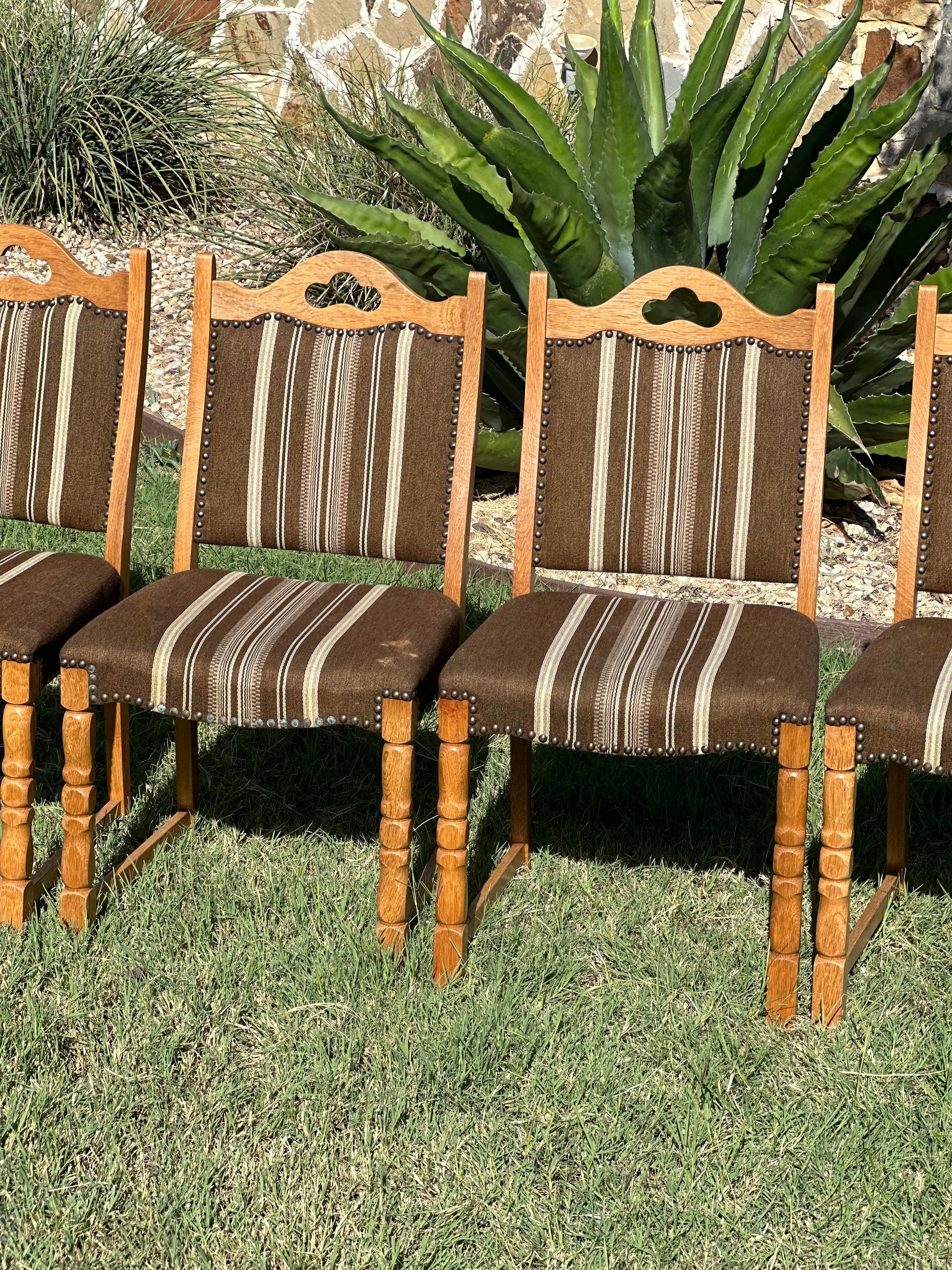 The Rustic Clover Chair